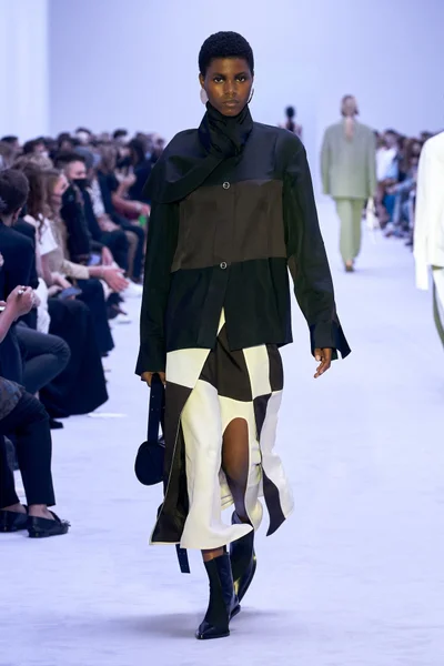 Look 12